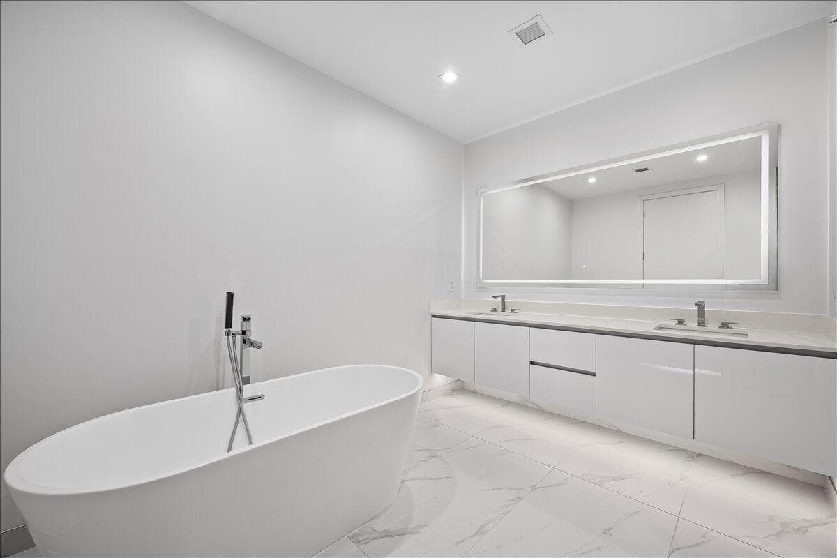 220 Lake Shore Drive 1513 photo 14
