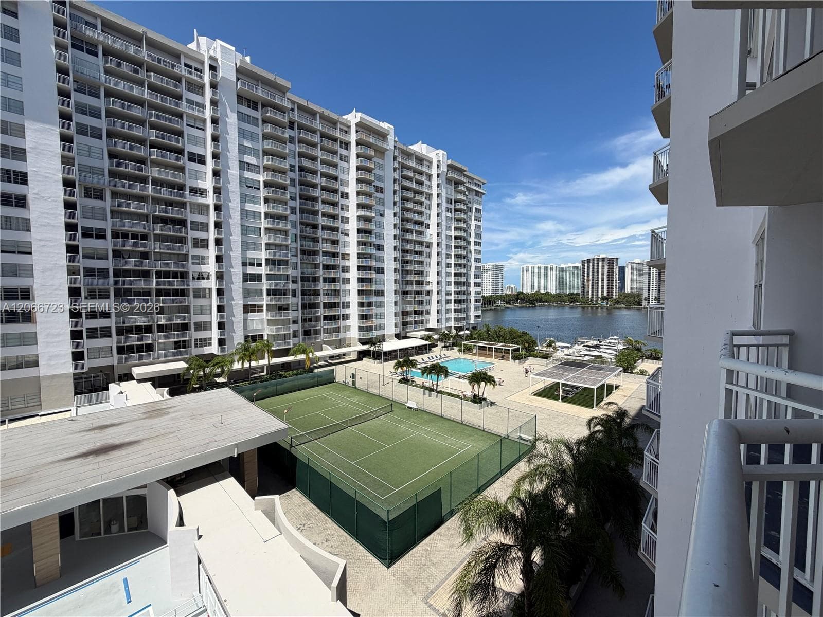 18031 Biscayne Blvd 601 photo 18