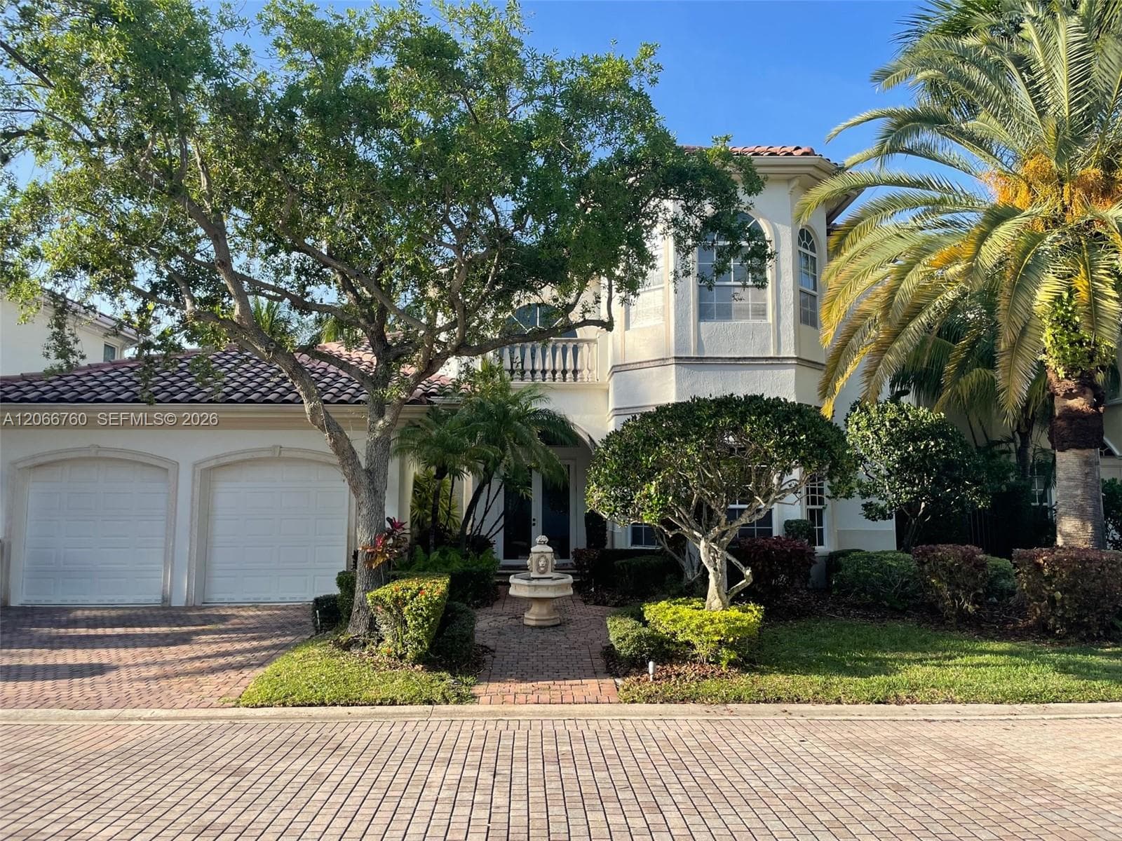 891 Captiva Dr photo 2
