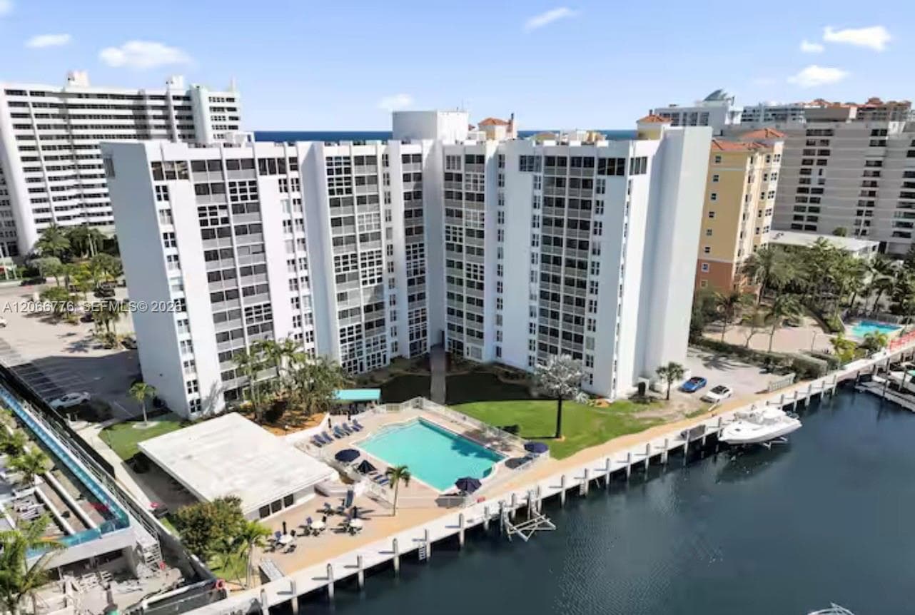 1391 S Ocean Blvd 608 photo 5