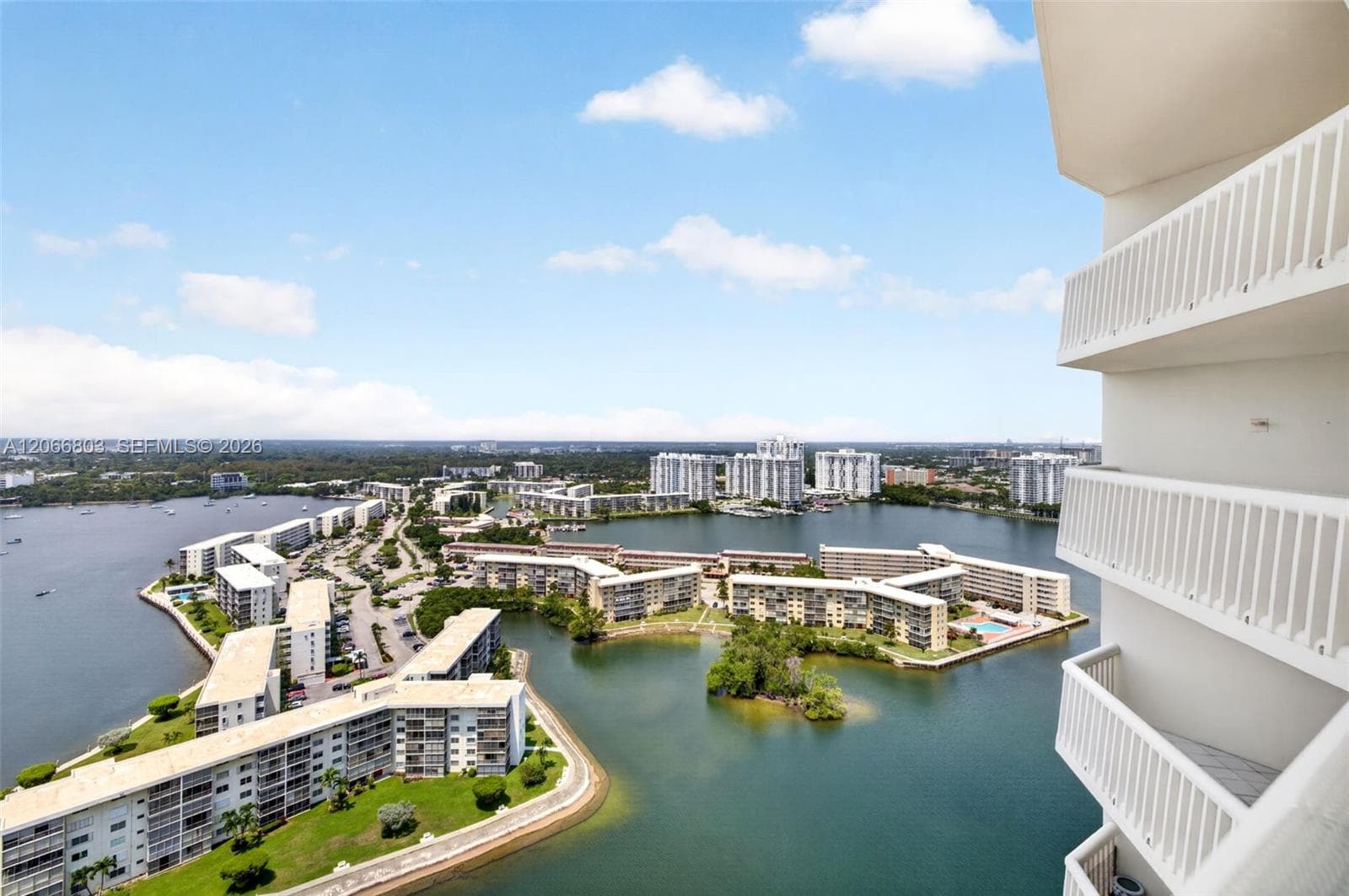 1000 Island Blvd 2911 photo 13