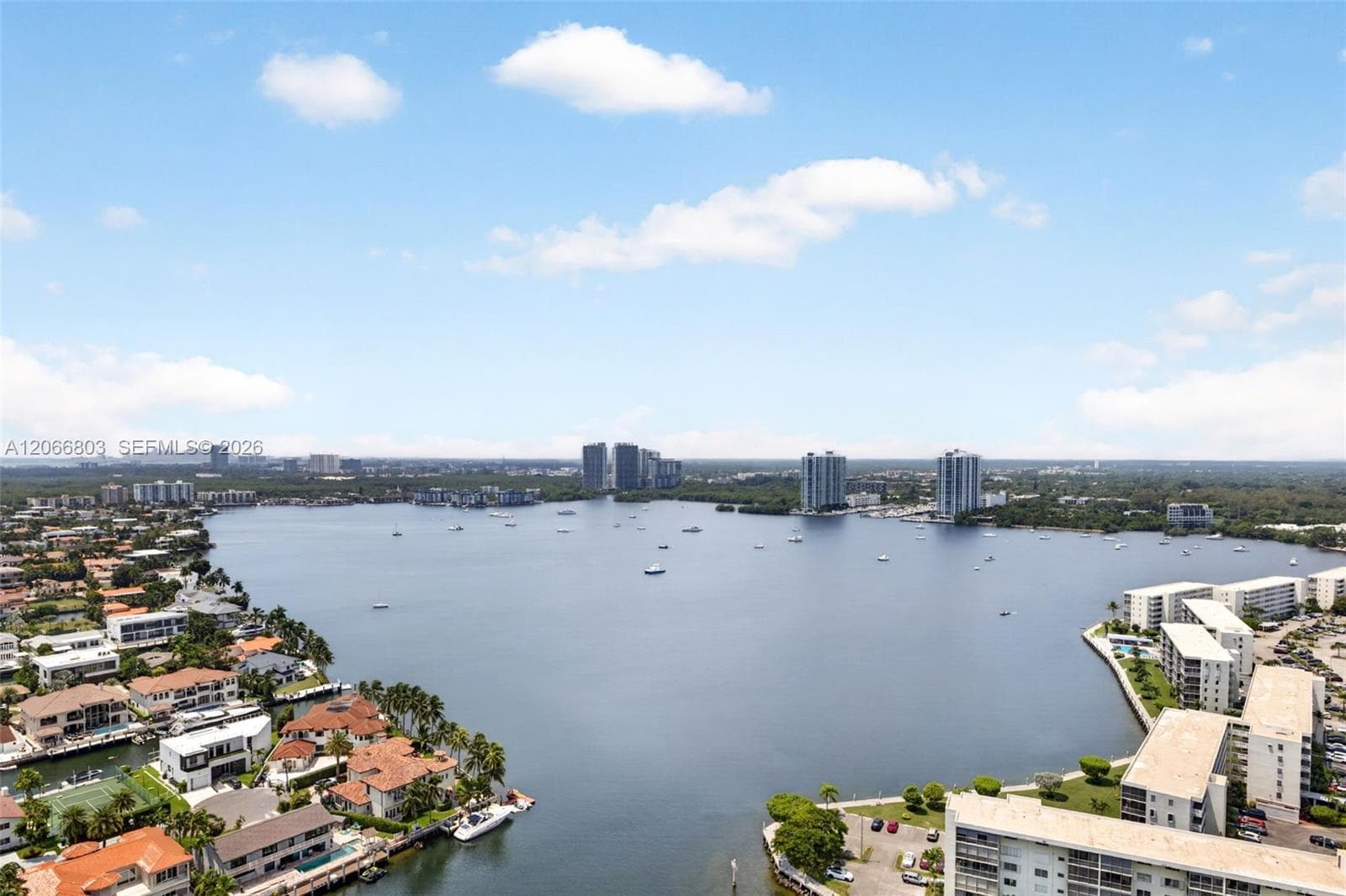 1000 Island Blvd 2911 photo 12