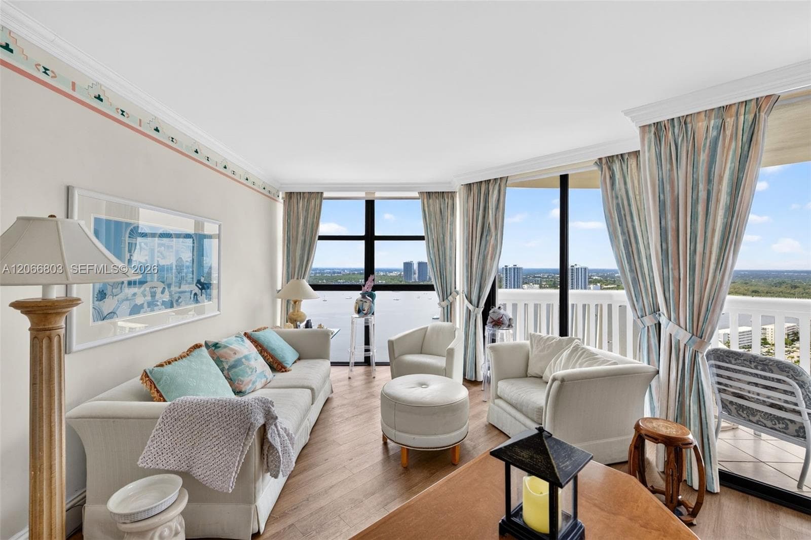 1000 Island Blvd 2911 photo 7
