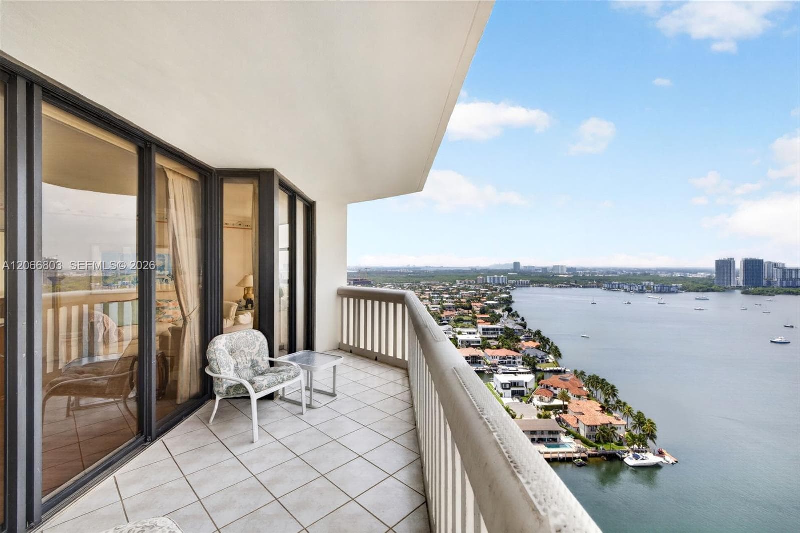 1000 Island Blvd 2911 photo 11