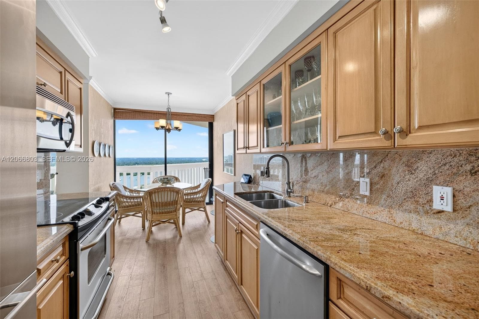 1000 Island Blvd 2911 photo 25