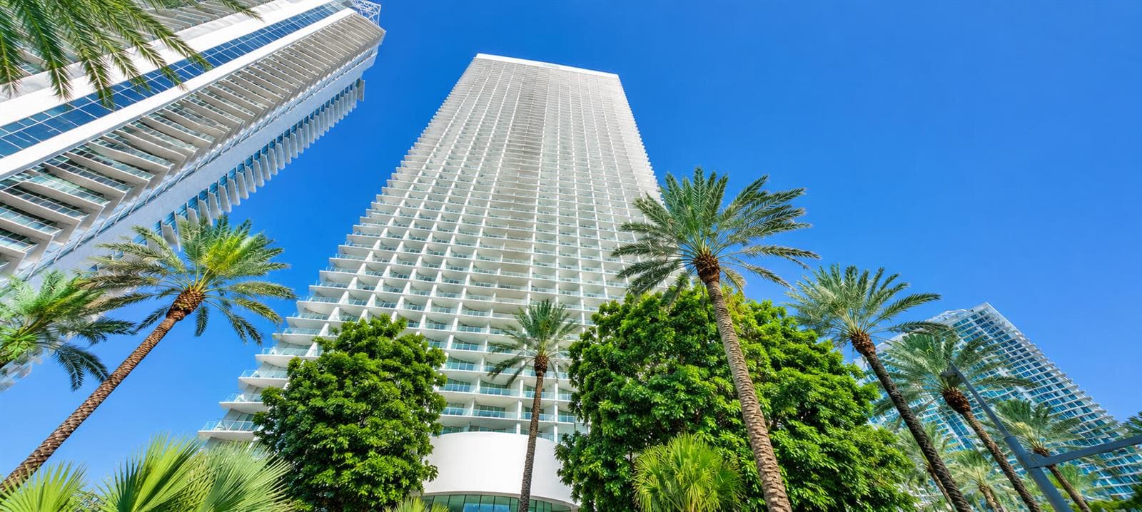 16901 Collins Avenue 3002 photo 3