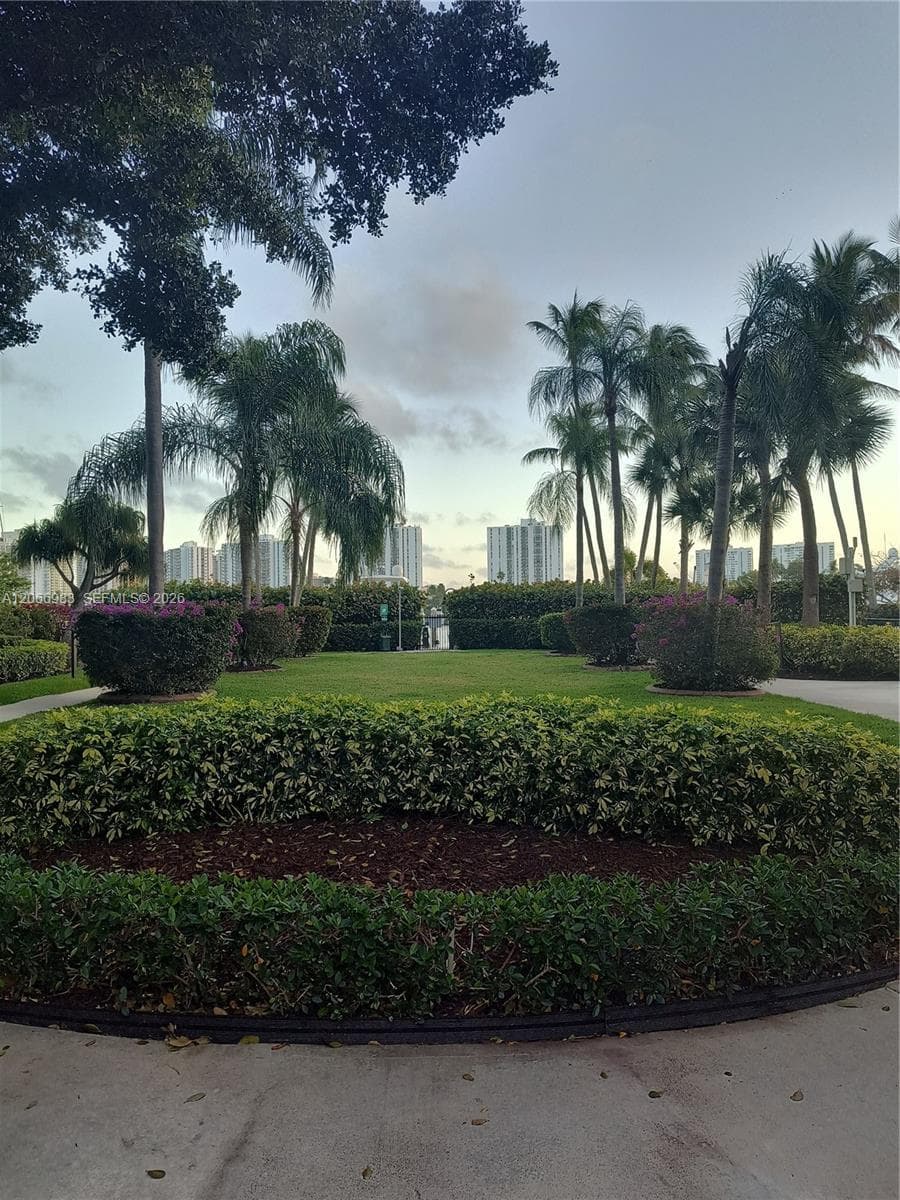 3610 Yacht Club Dr 514 photo 19