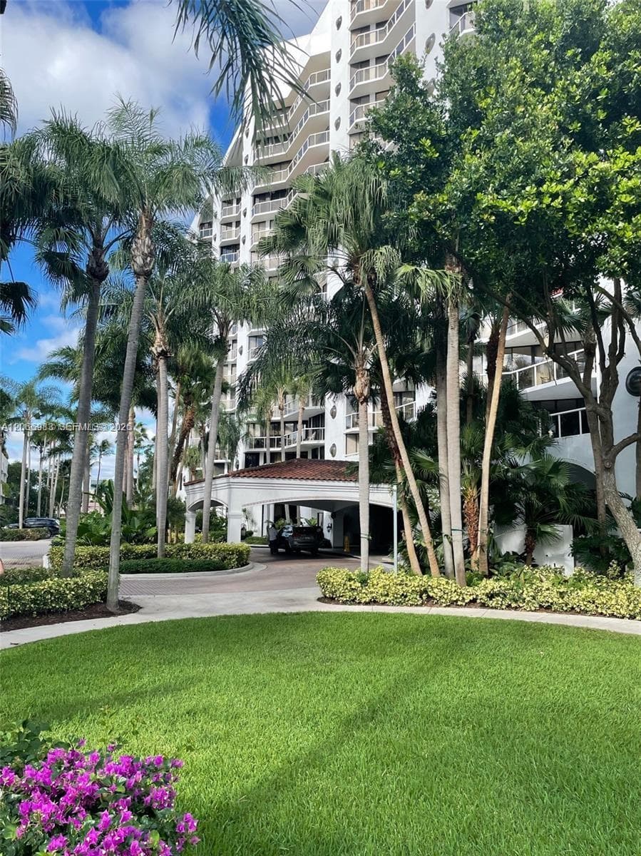3610 Yacht Club Dr 514 photo 4