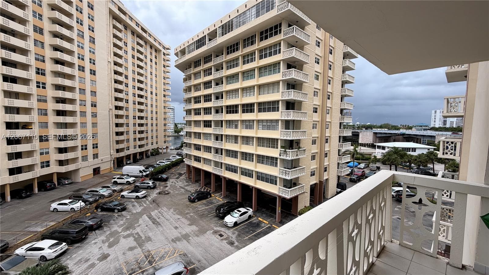 1825 S Ocean Dr 509 photo 17