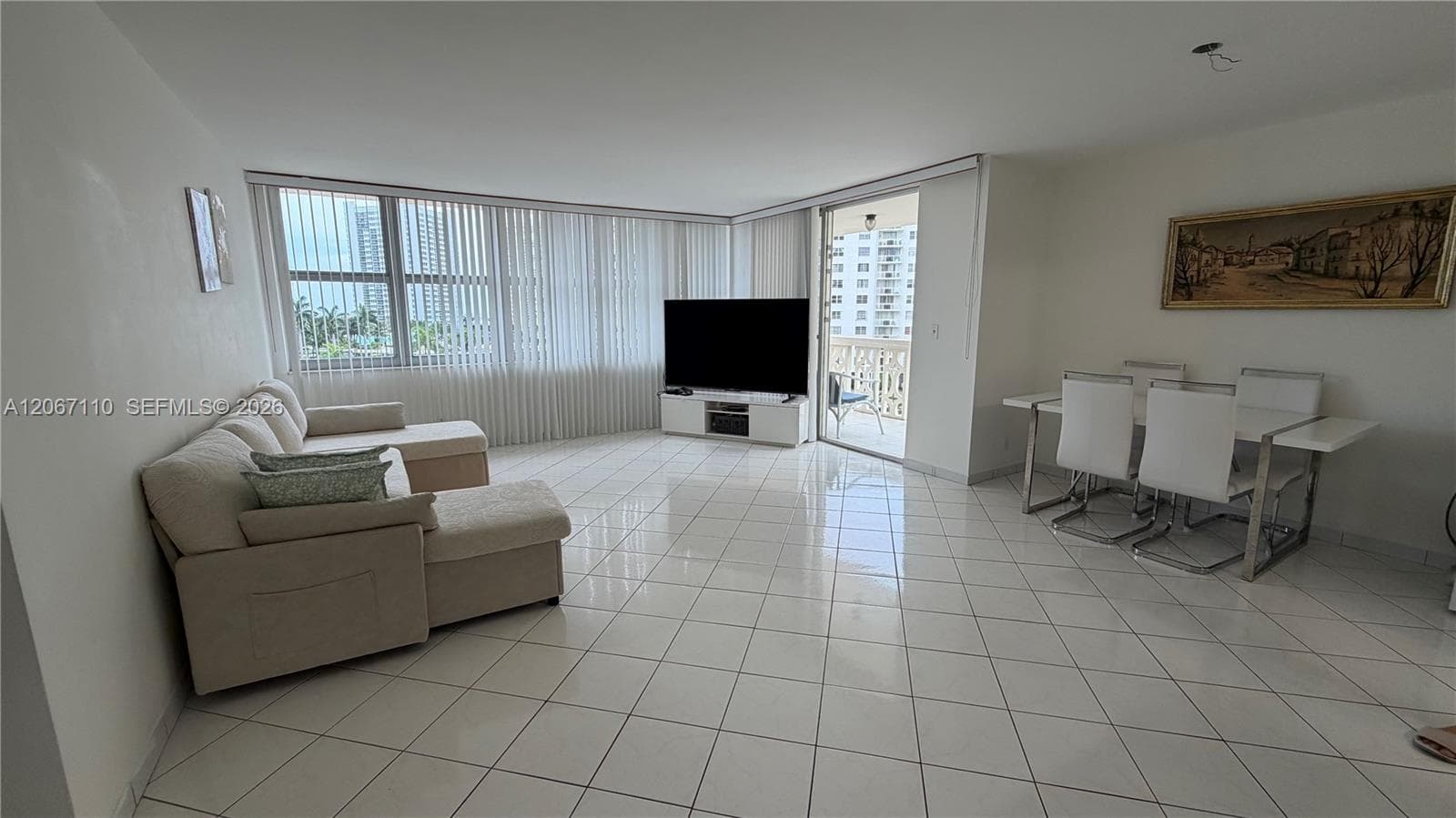 1825 S Ocean Dr 509 photo 3