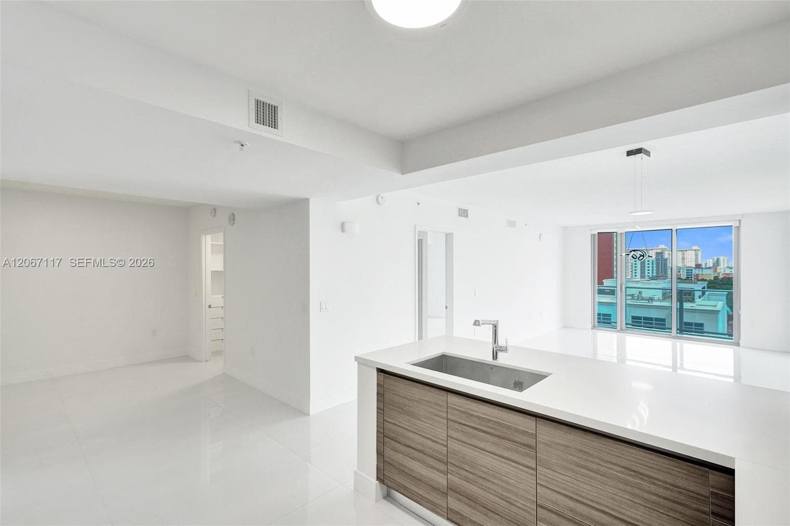 330 Sunny Isles Blvd 5-805 photo 2