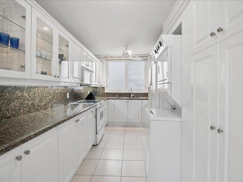 1370 S OCEAN Boulevard 305 photo 6
