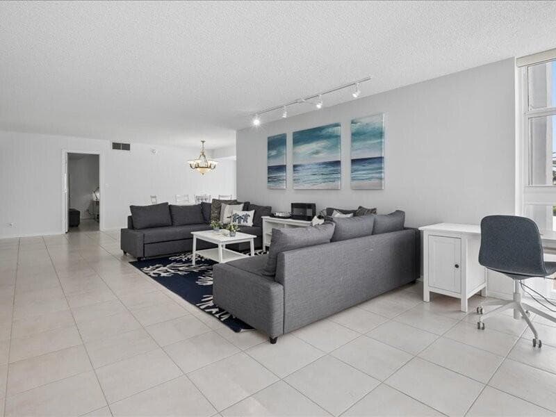 1370 S OCEAN Boulevard 305 photo 4