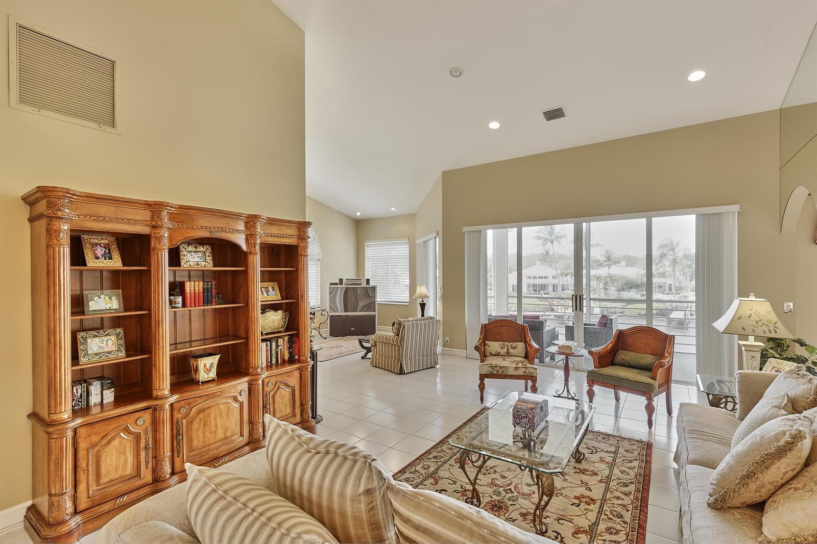 392 Spyglass Way photo 3