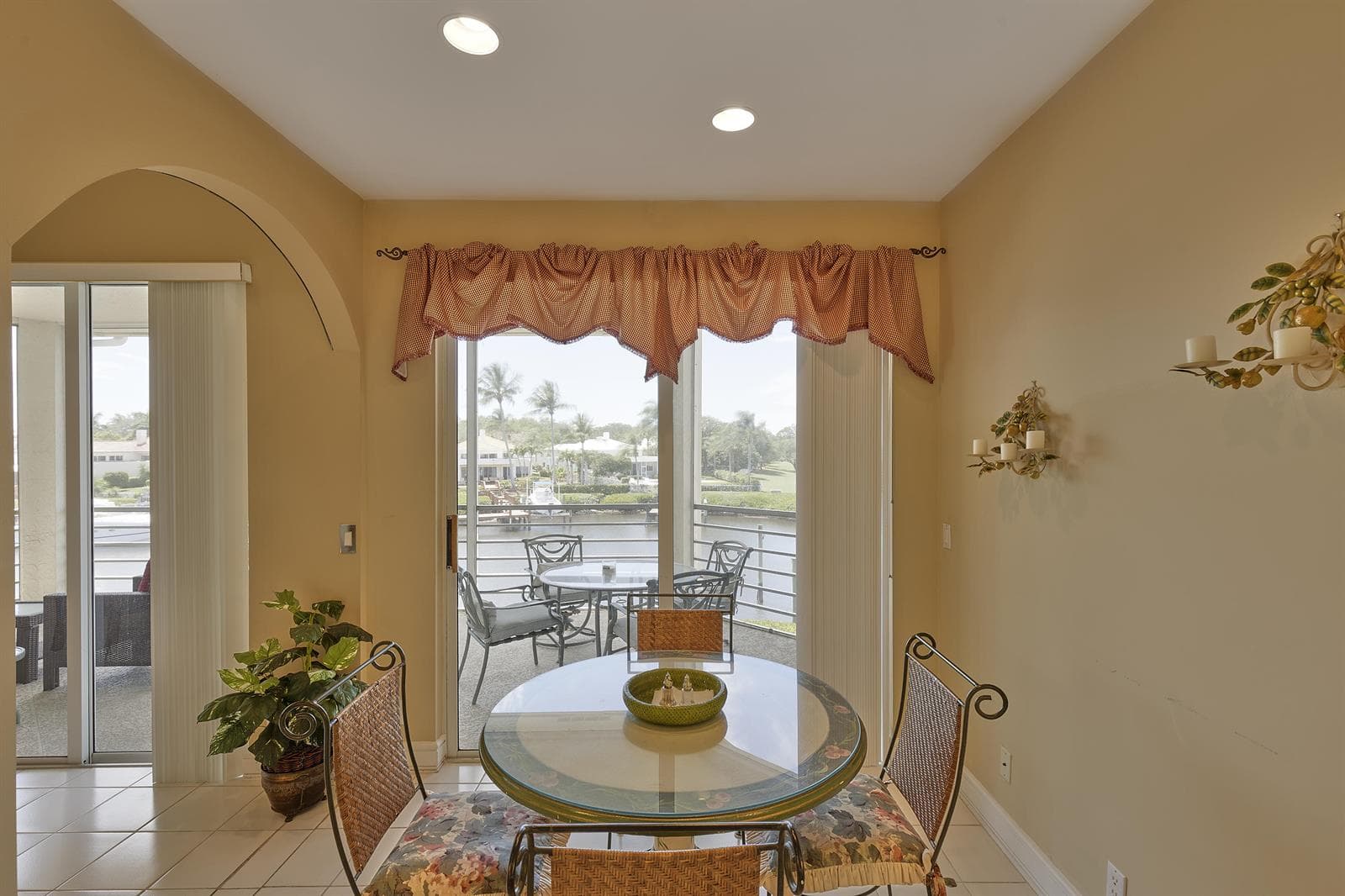 392 Spyglass Way photo 8