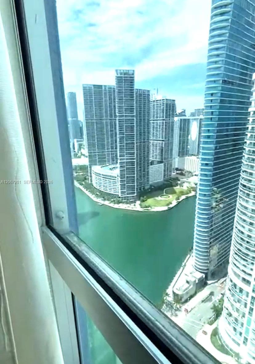 325 S Biscayne Blvd 4214 photo 6