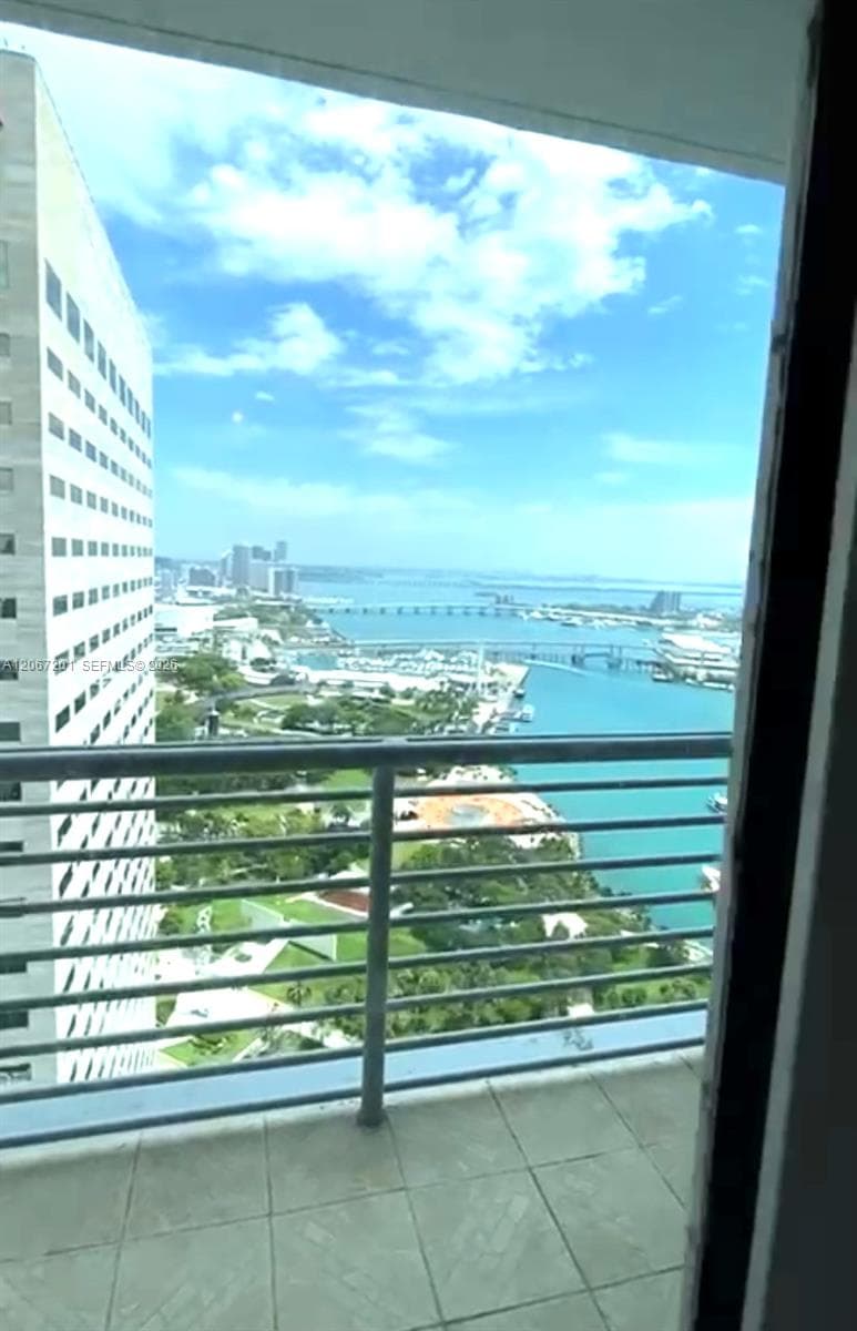 325 S Biscayne Blvd 4214 photo 3