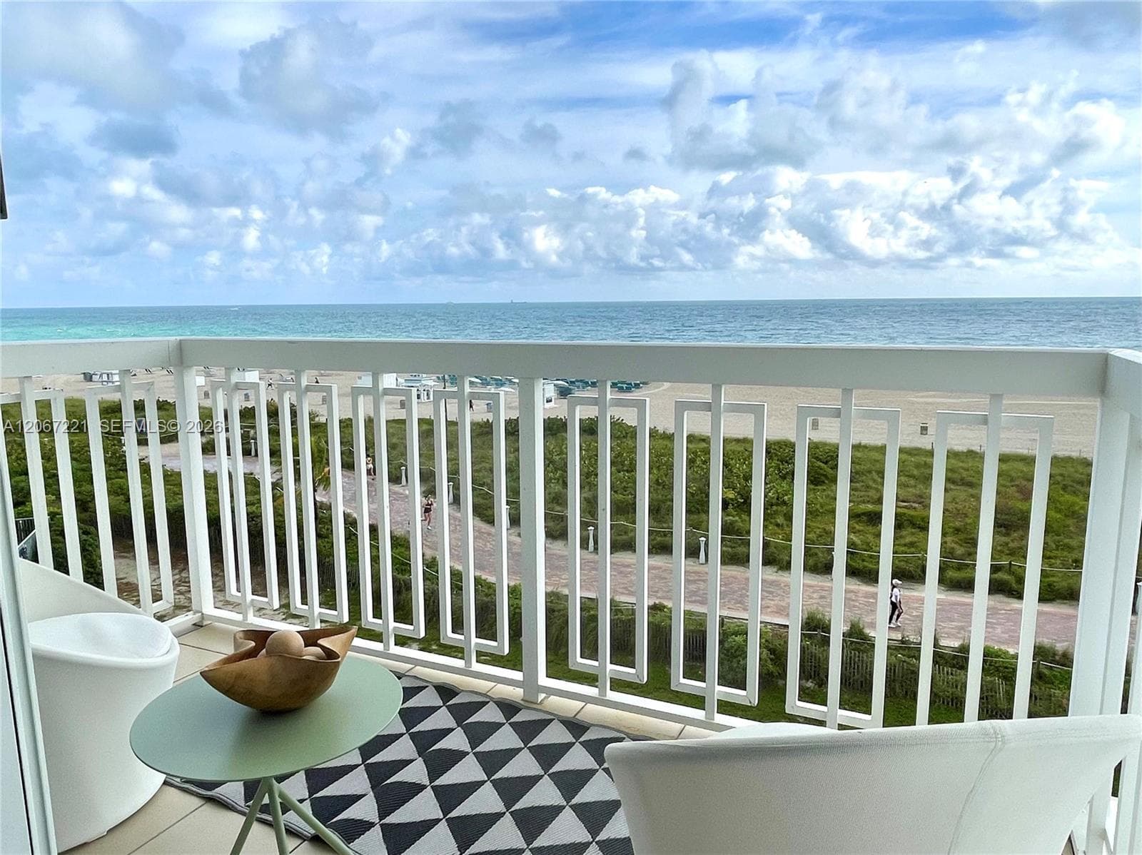 401 Ocean Dr 318 photo 5
