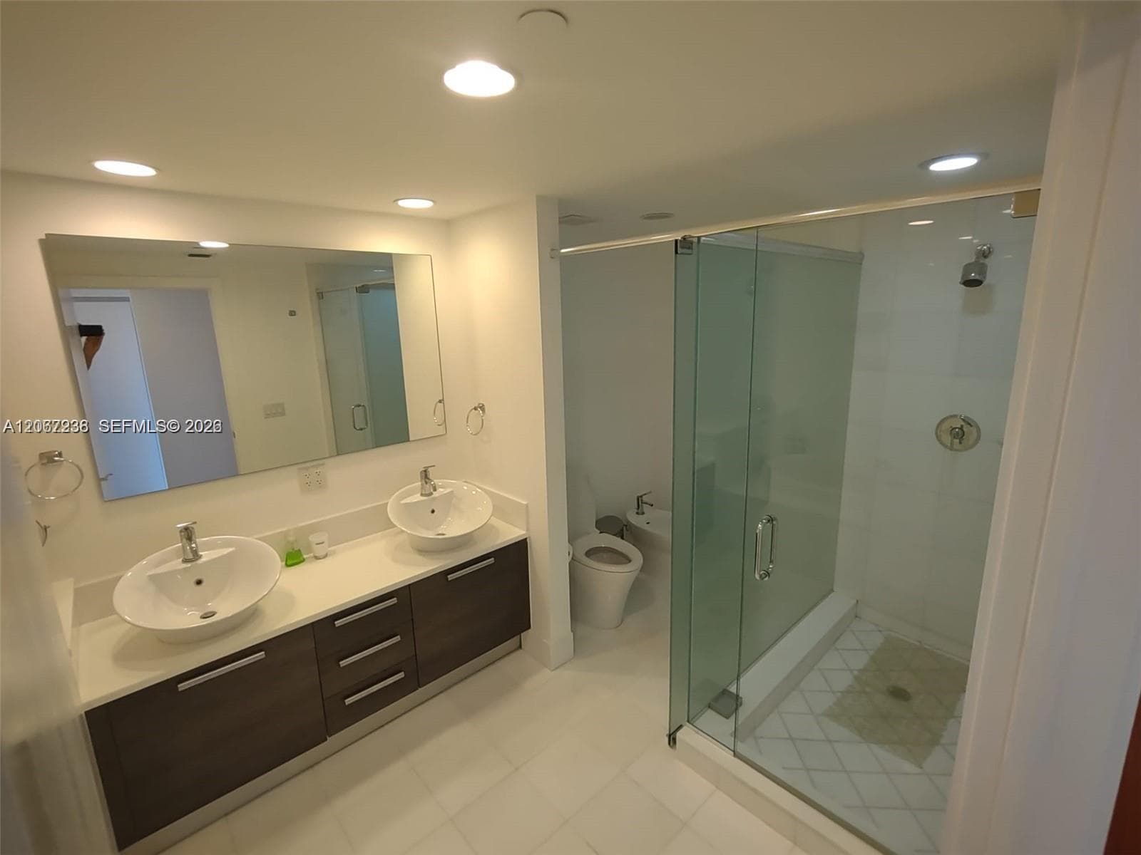 2950 NE 188th St 316 photo 10