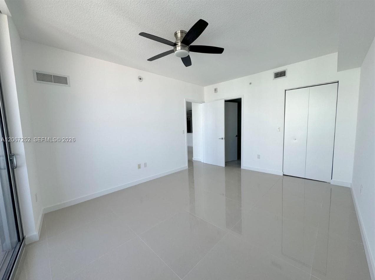 488 NE 18th St 5005 photo 24