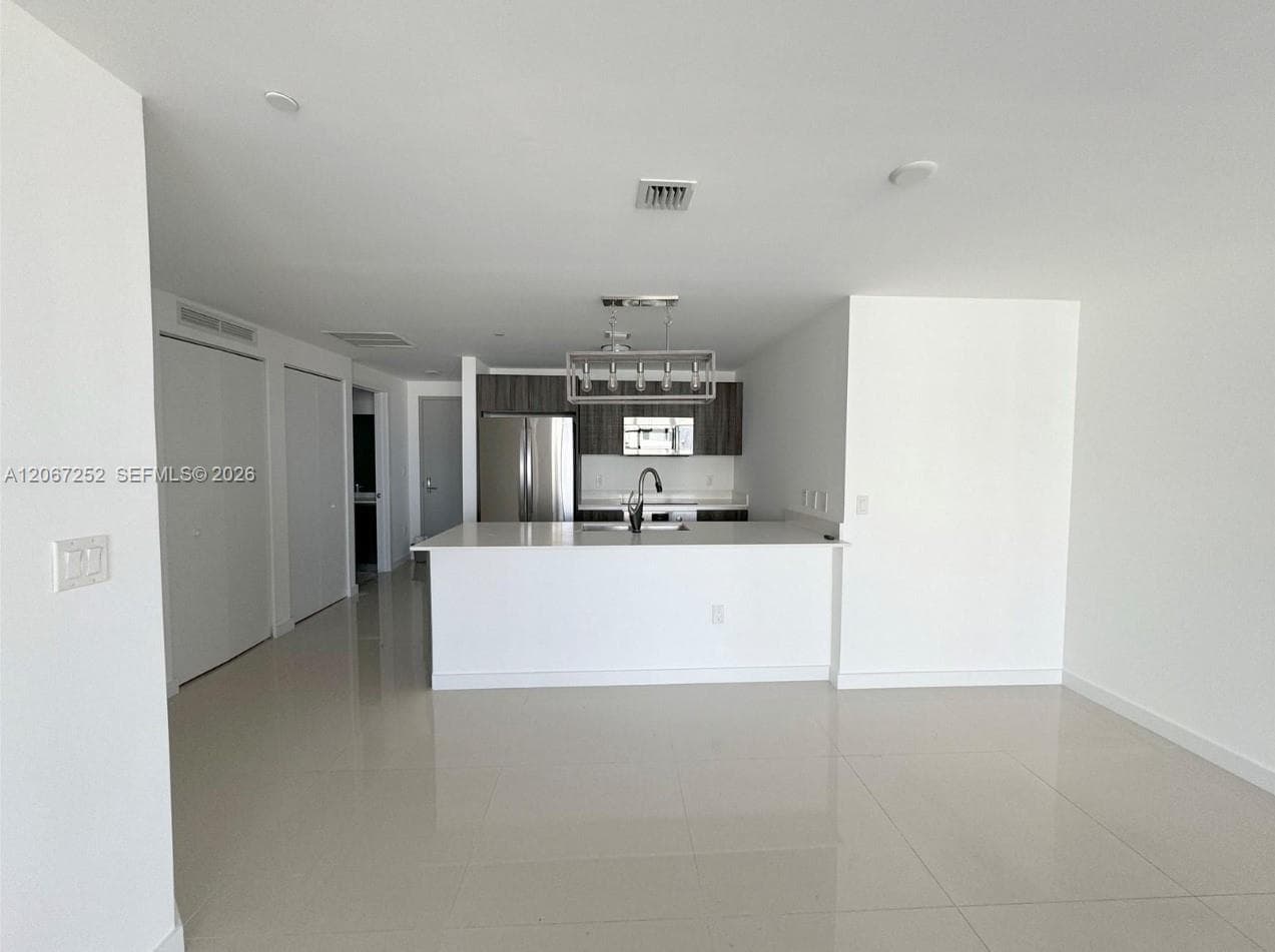 488 NE 18th St 5005 photo 10