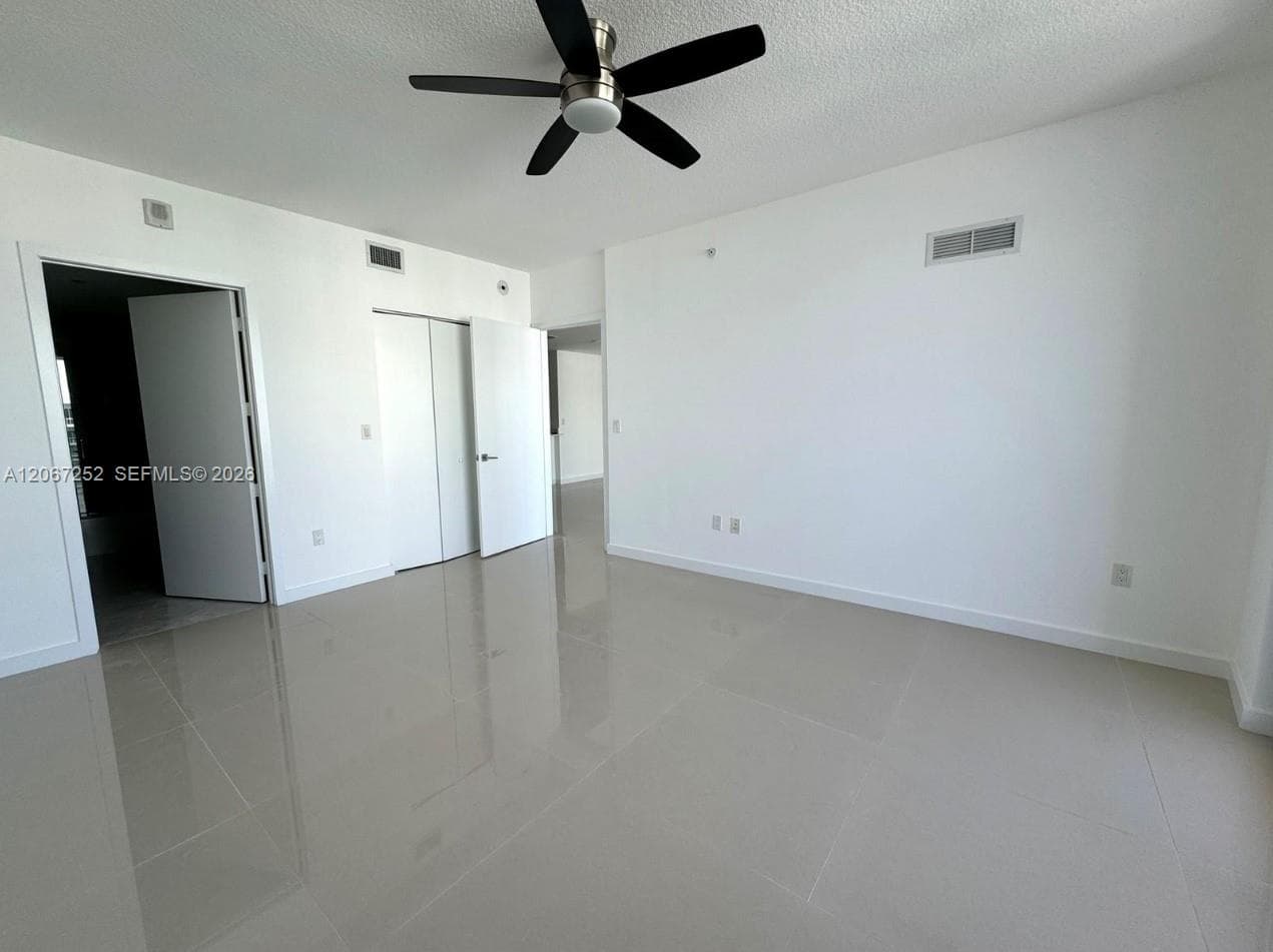 488 NE 18th St 5005 photo 19