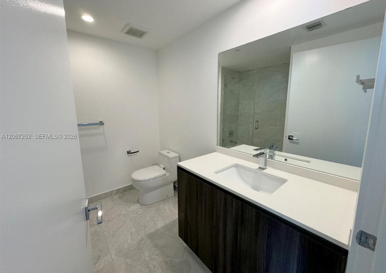 488 NE 18th St 5005 photo 8