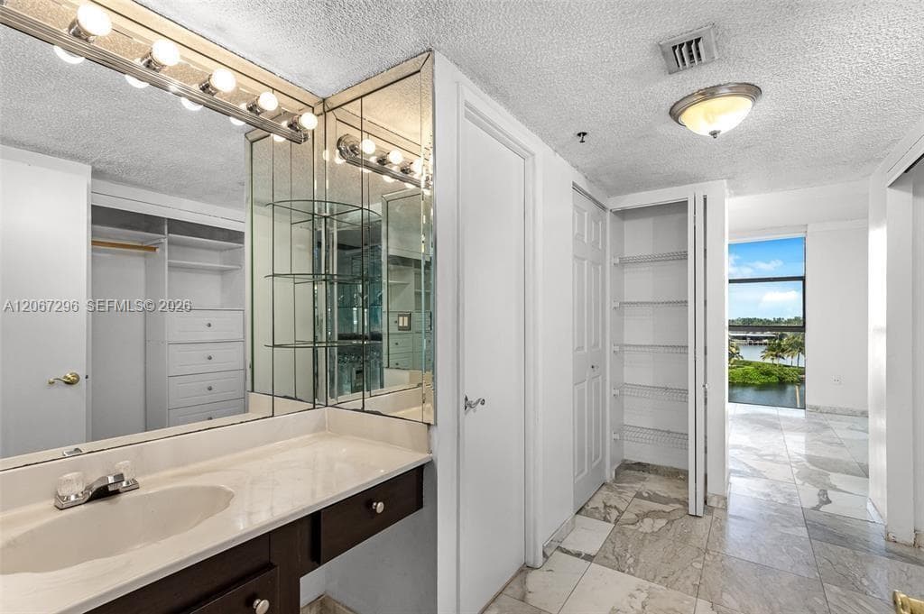 20505 E Country Club Dr 533 photo 12