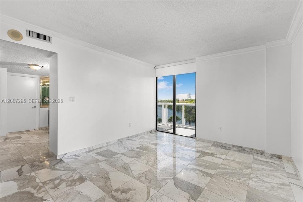 20505 E Country Club Dr 533 photo 10
