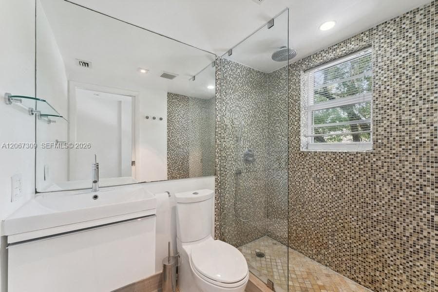 4812 Pine Tree Dr 206 photo 18