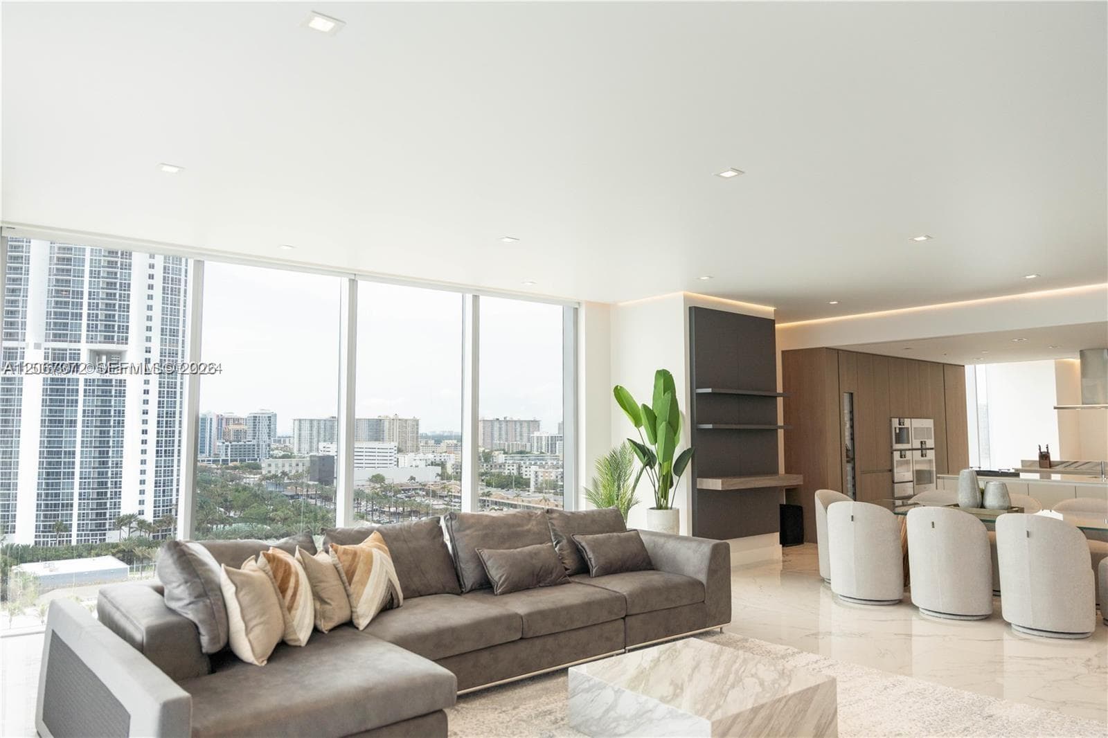 18501 Collins Ave 1104 photo 4