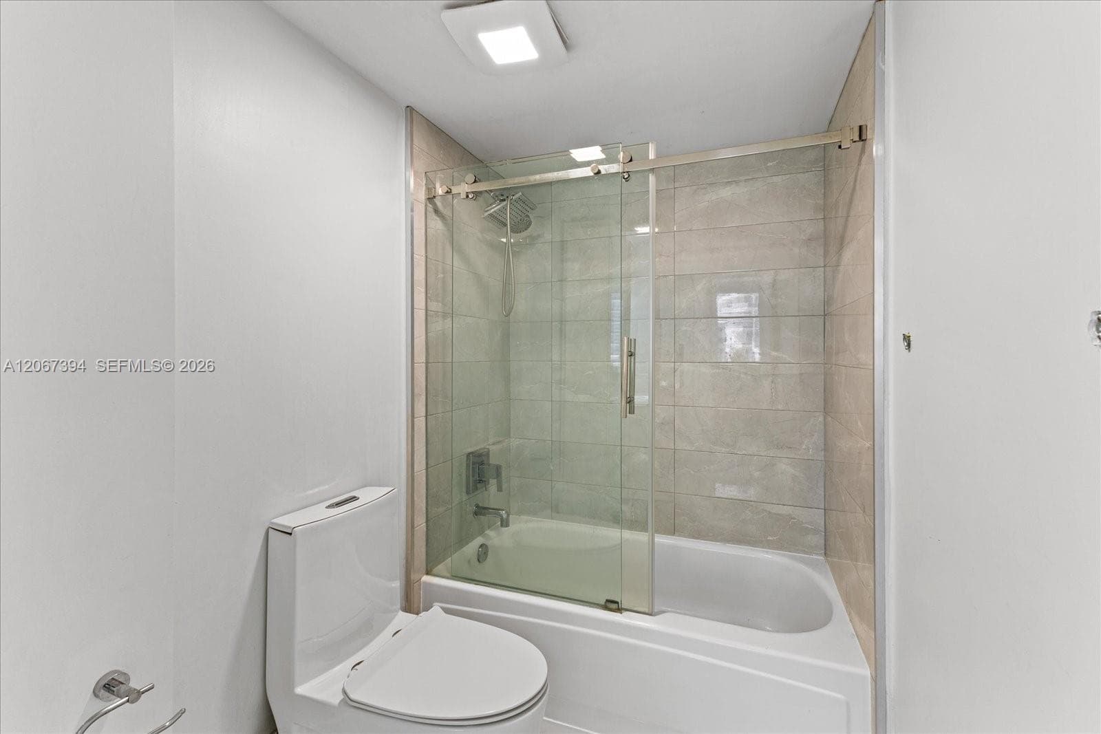 10275 Collins Ave 916 photo 22