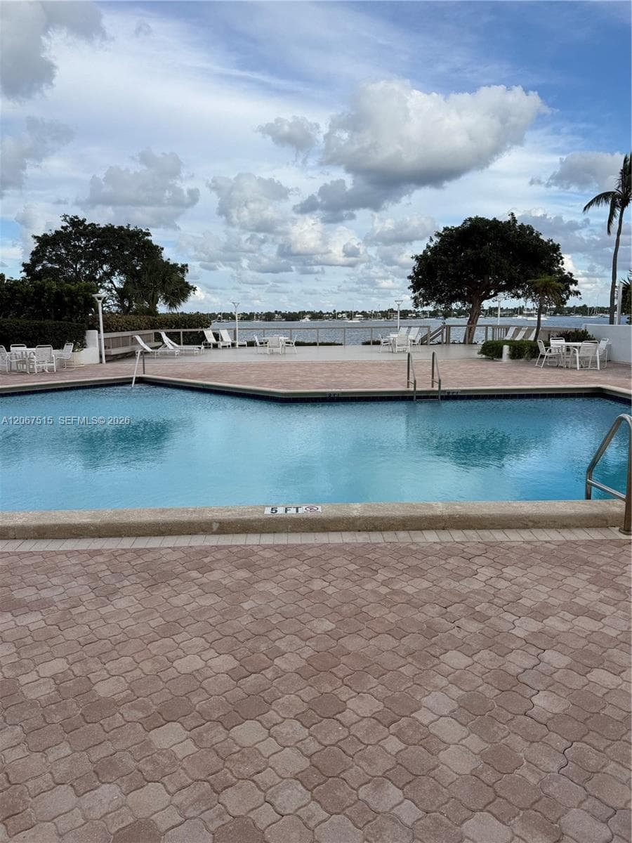 5600 N Flagler Dr 1806 photo 10