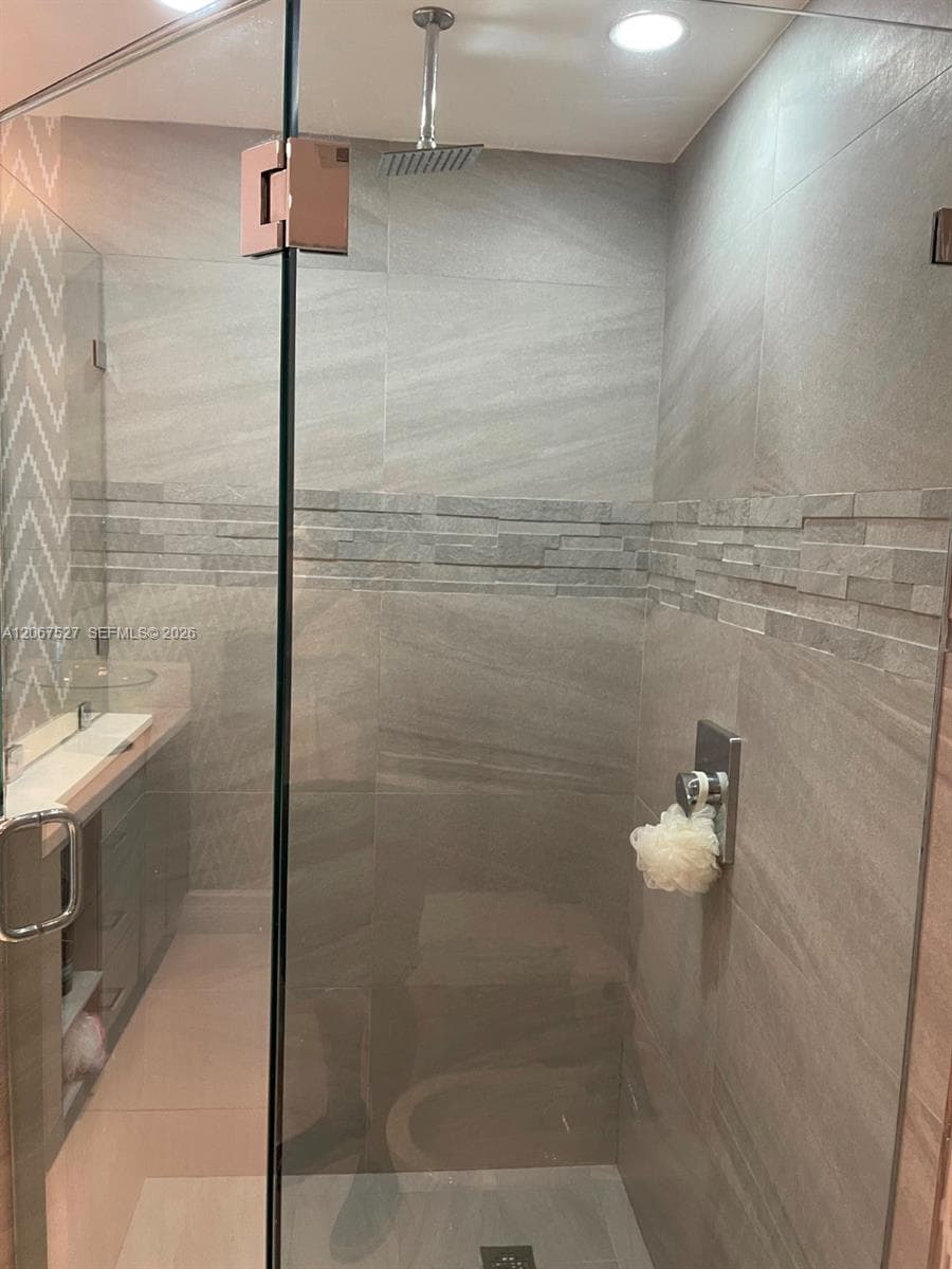 5001 Collins Ave 14A photo 23