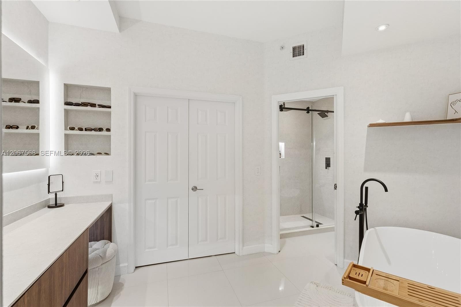 3500 Mystic Pointe Dr 104 photo 21