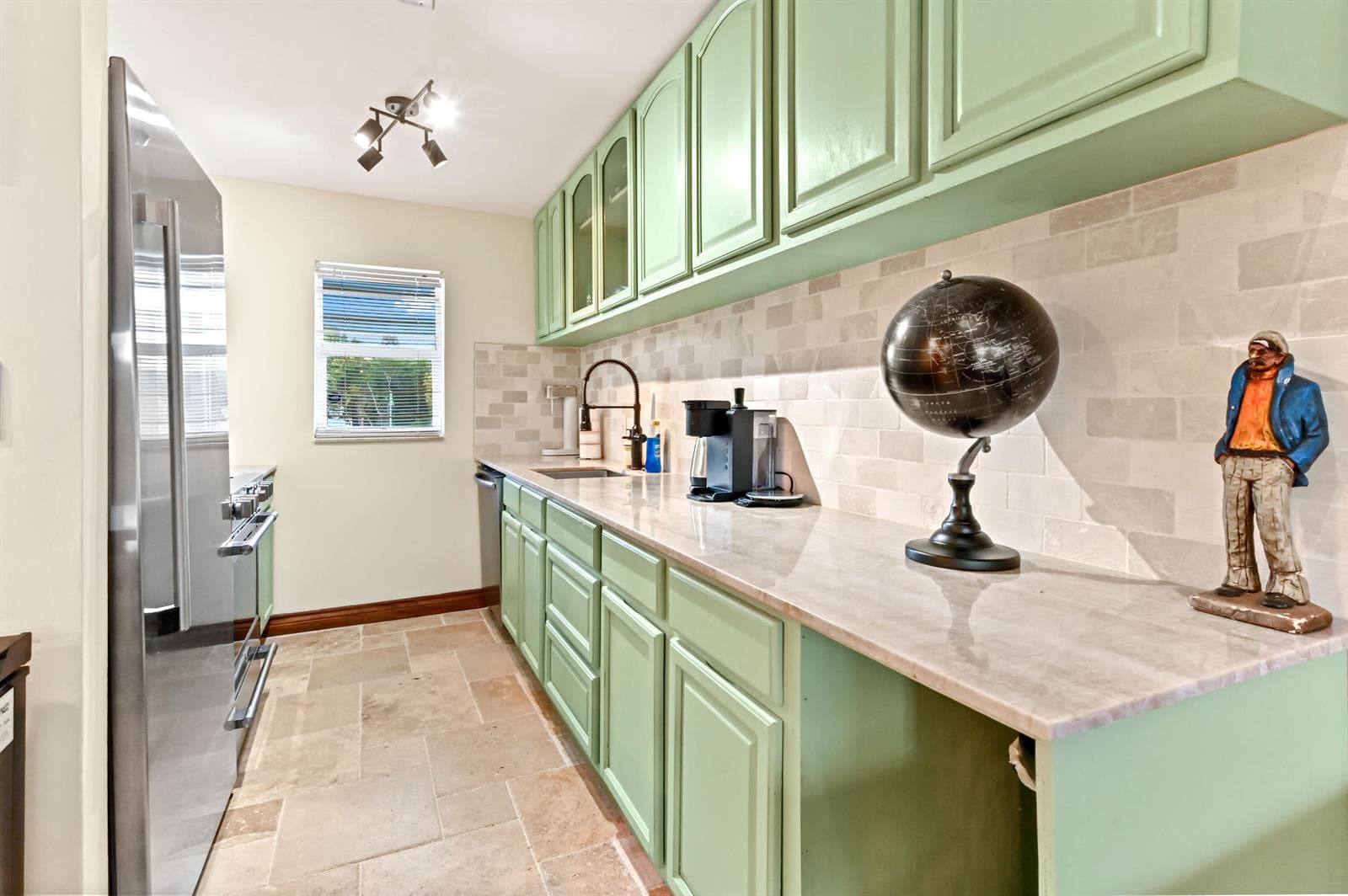 689 NE 6th Court 2090 photo 8