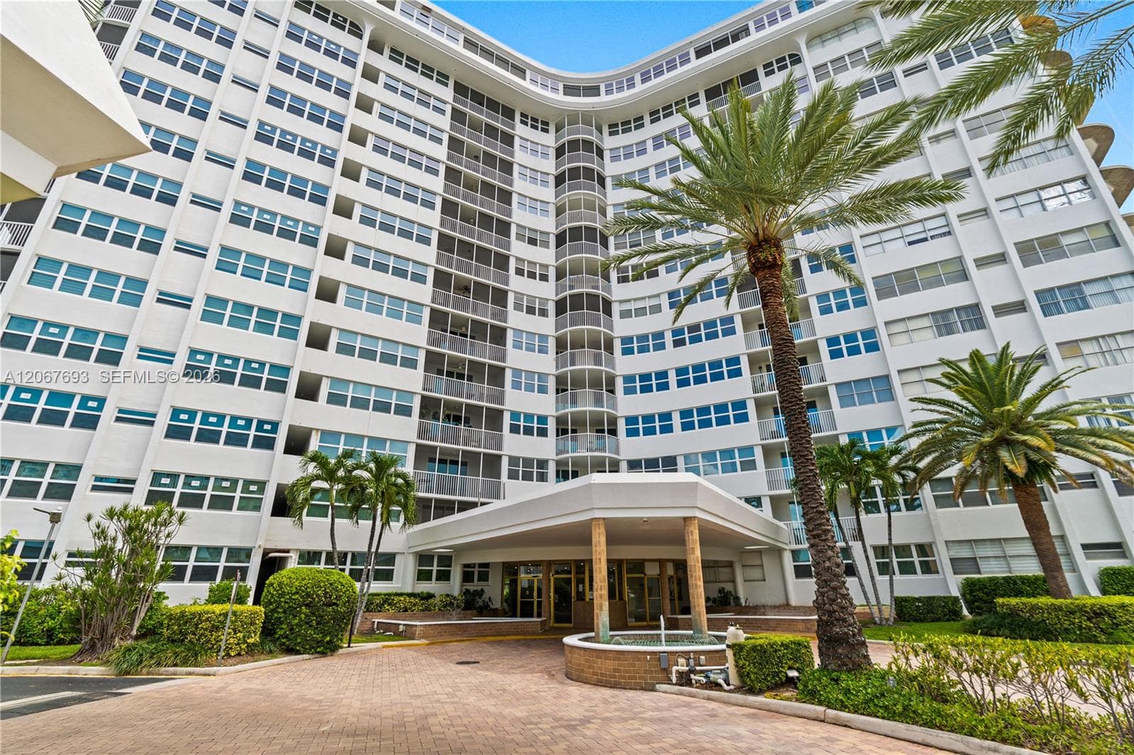 100 Golden Isles Dr 1109 photo 3