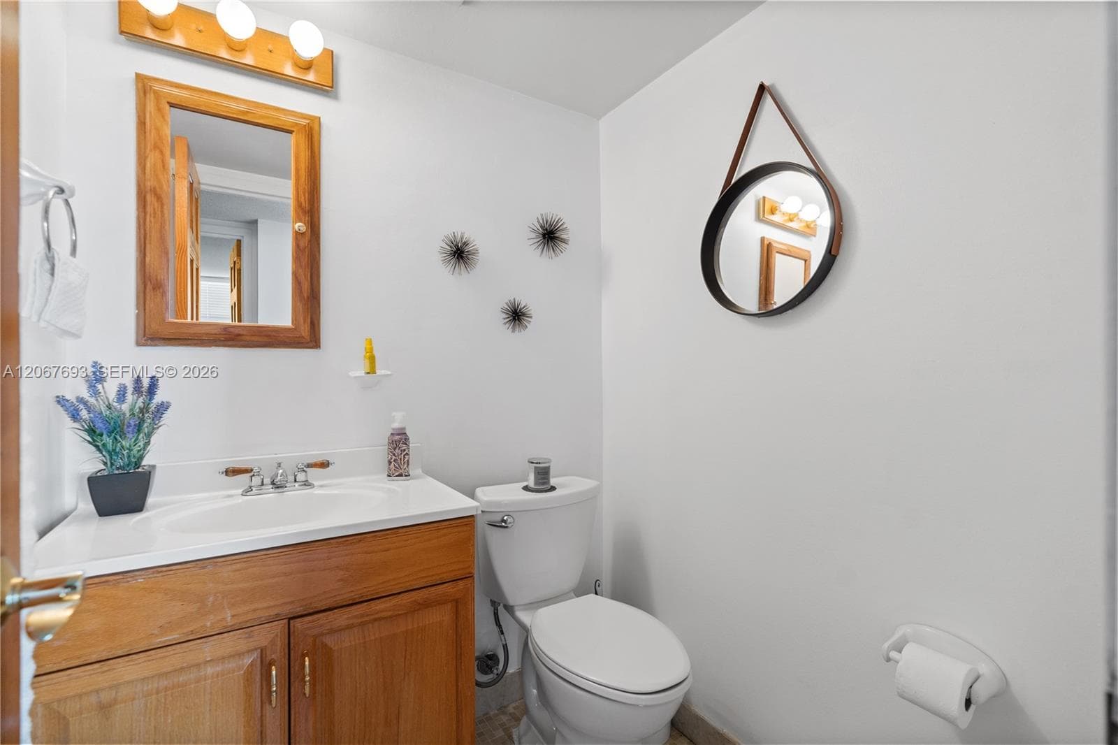100 Golden Isles Dr 1109 photo 9