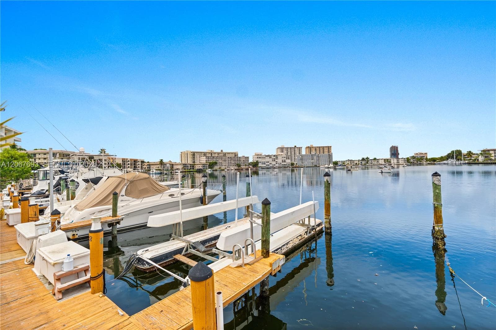 100 Golden Isles Dr 1109 photo 21