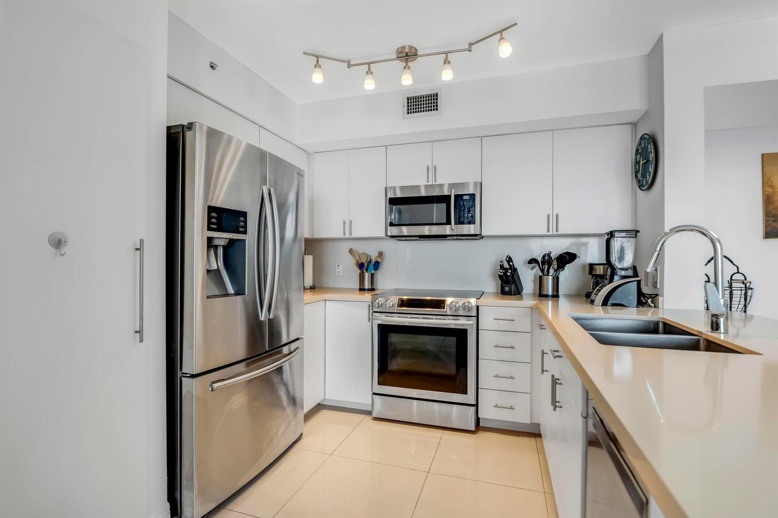 1155 BRICKELL BAY Drive 2509 photo 16