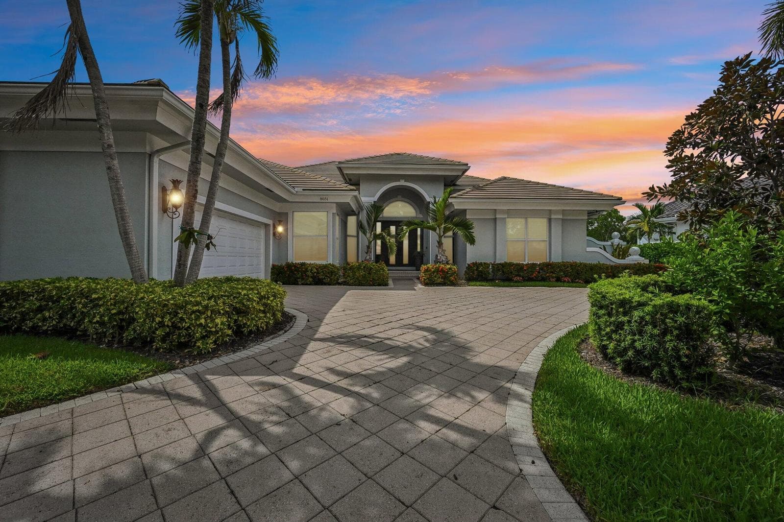 8651 SE Somerset Island Way photo 2