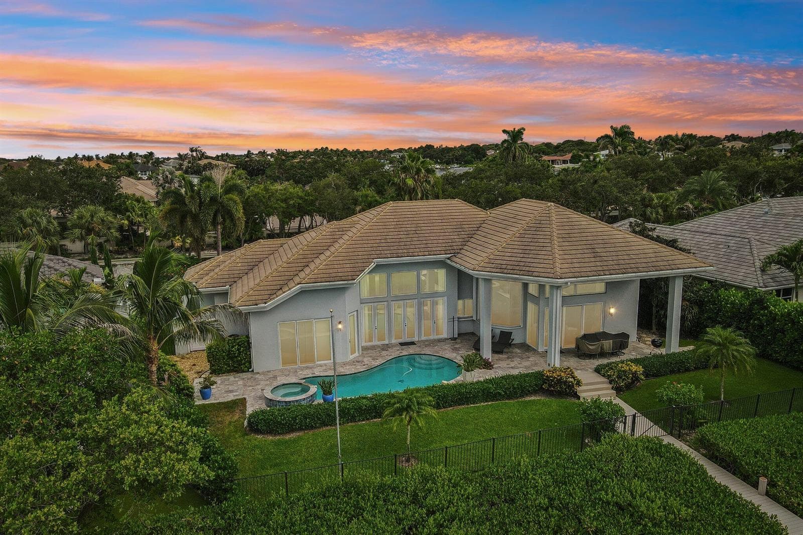8651 SE Somerset Island Way photo 1