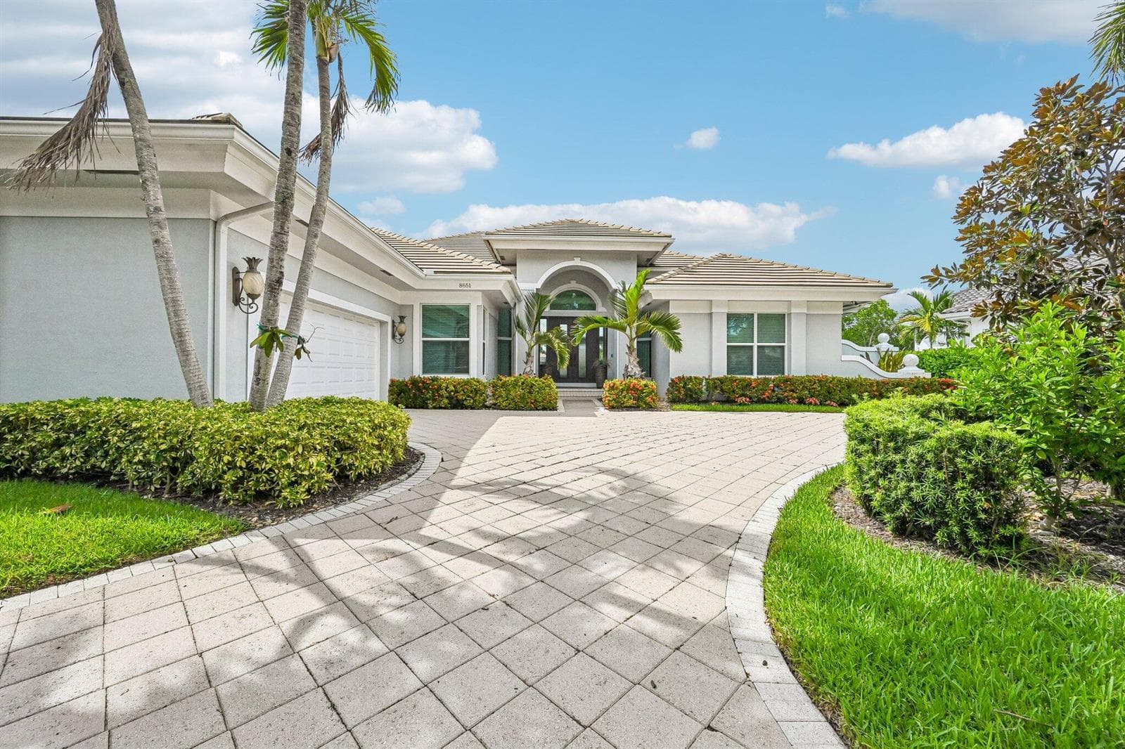 8651 SE Somerset Island Way photo 4