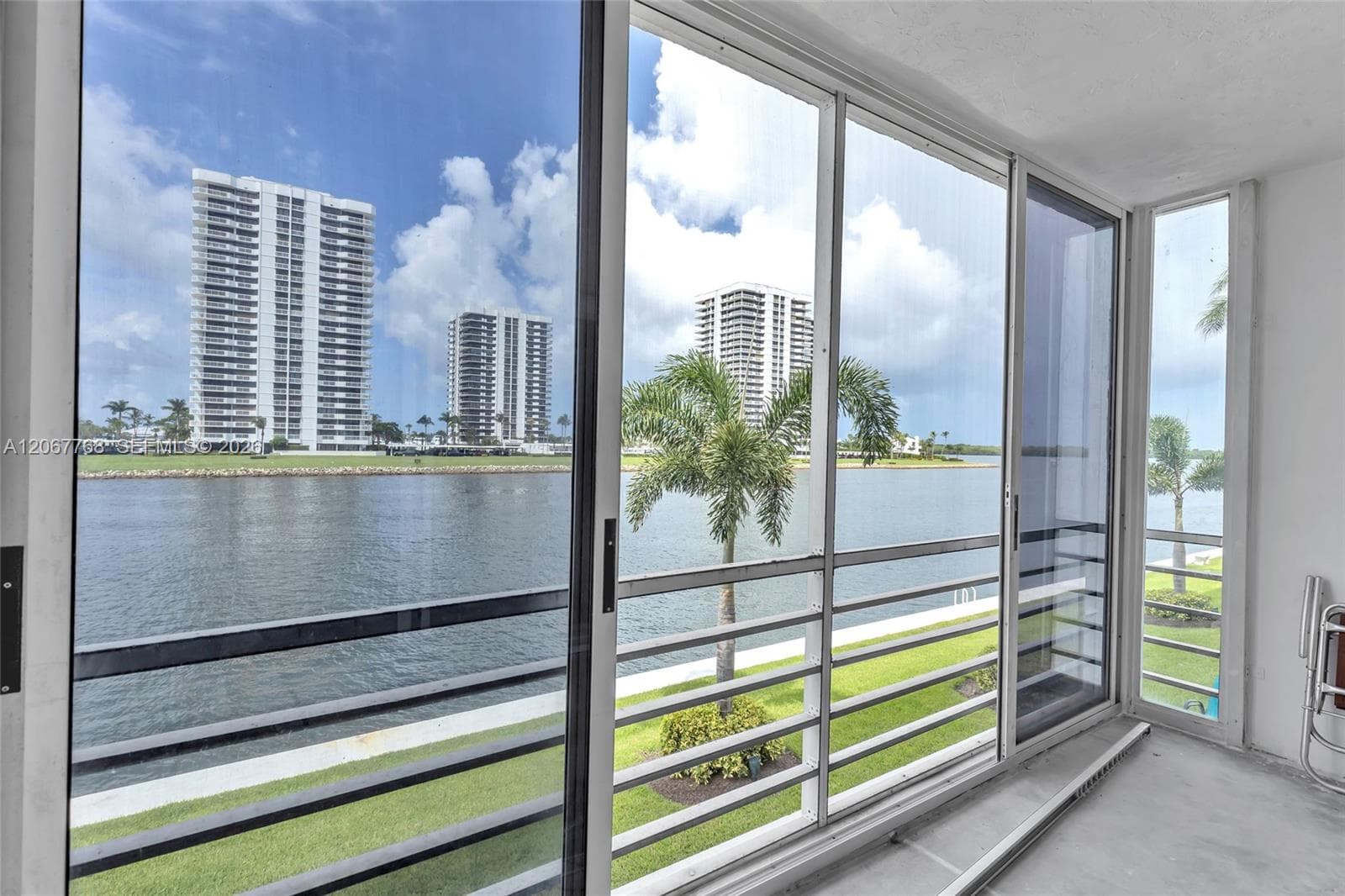 28 Yacht Club Dr 202 photo 4