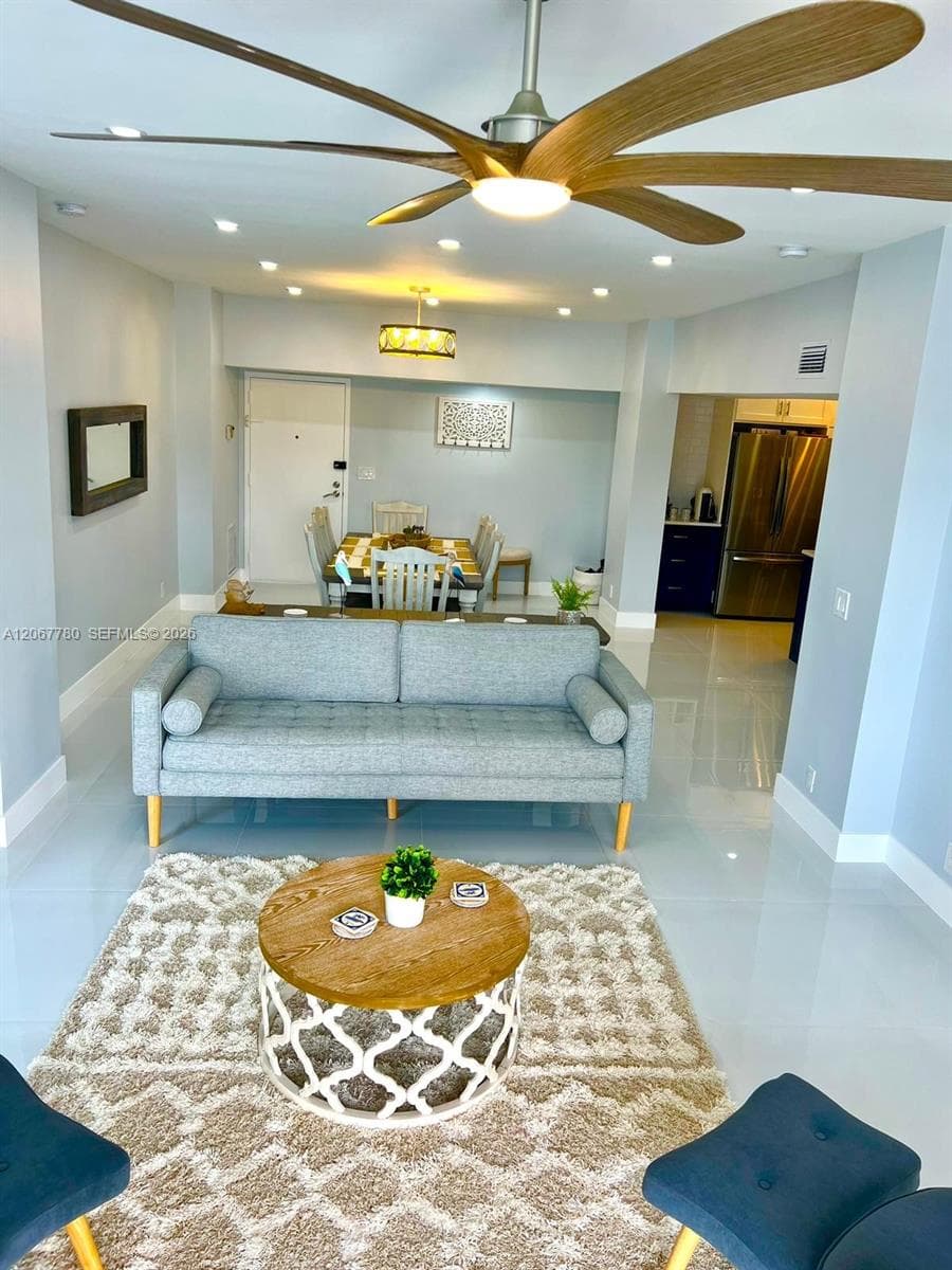 1500 S Ocean Dr 1E photo 2