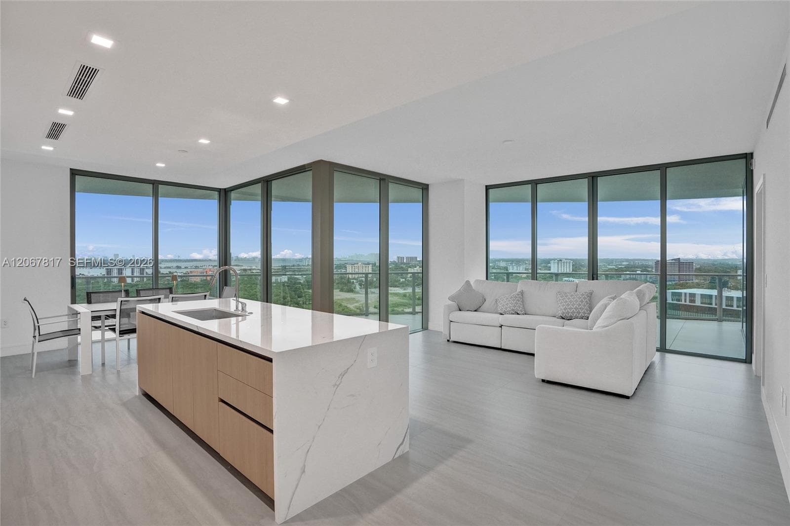 2411 Laguna Cir 1805 photo 17