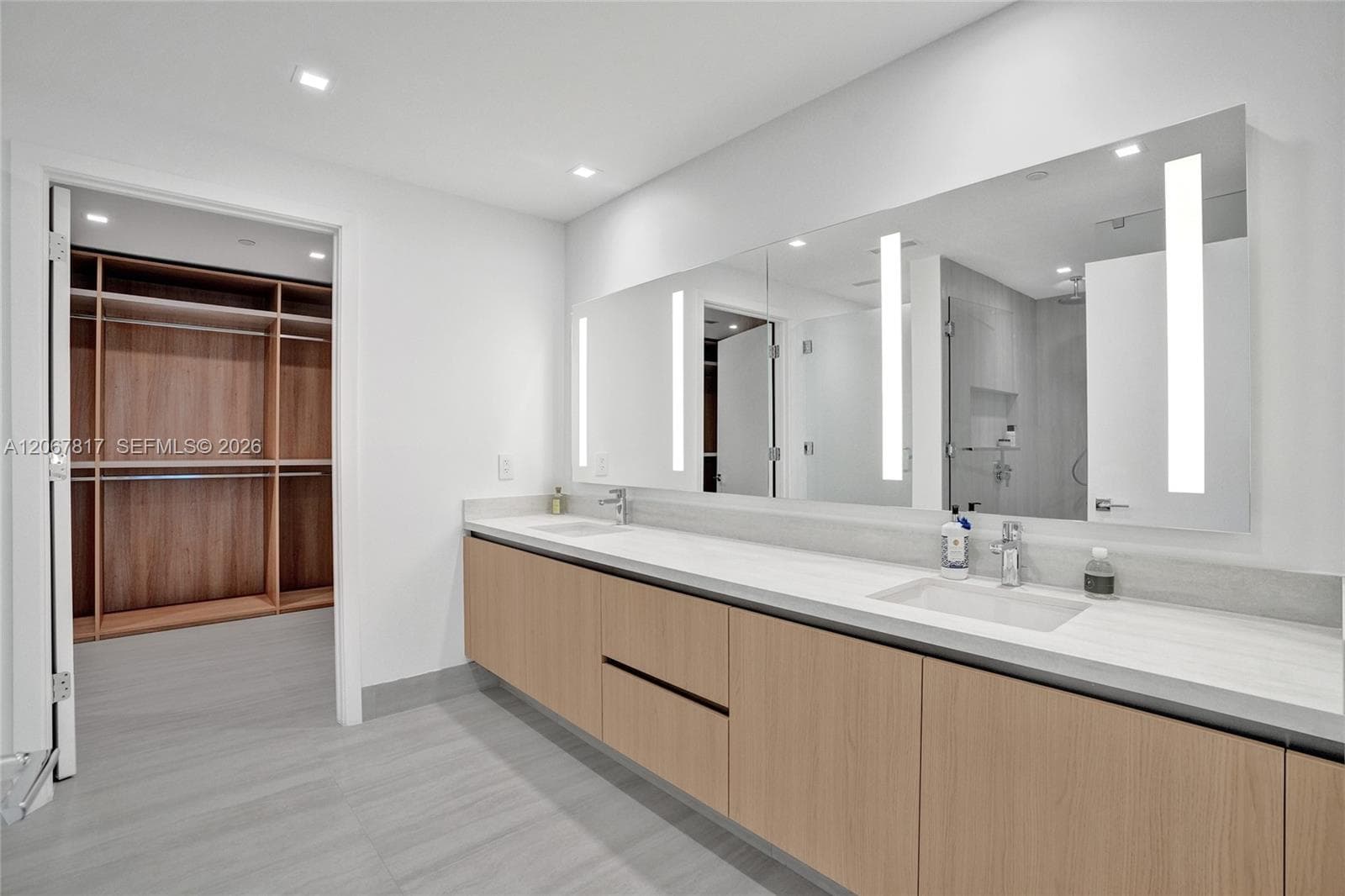 2411 Laguna Cir 1805 photo 22