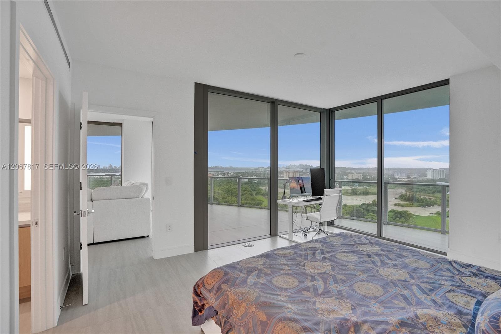 2411 Laguna Cir 1805 photo 20