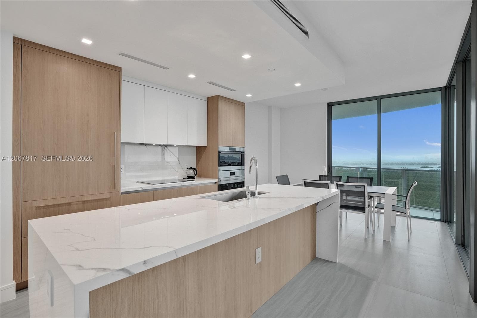 2411 Laguna Cir 1805 photo 18