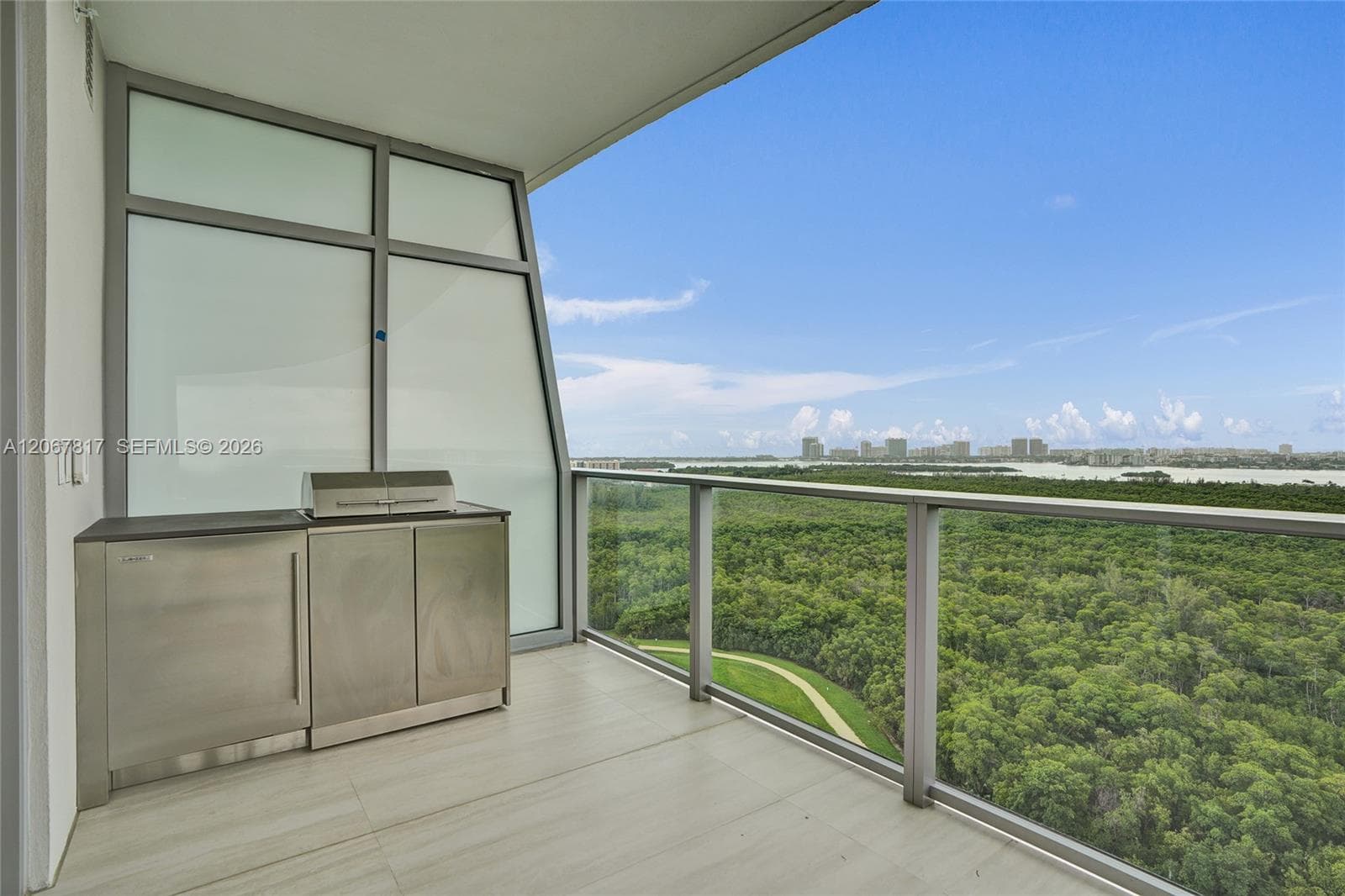 2411 Laguna Cir 1805 photo 11